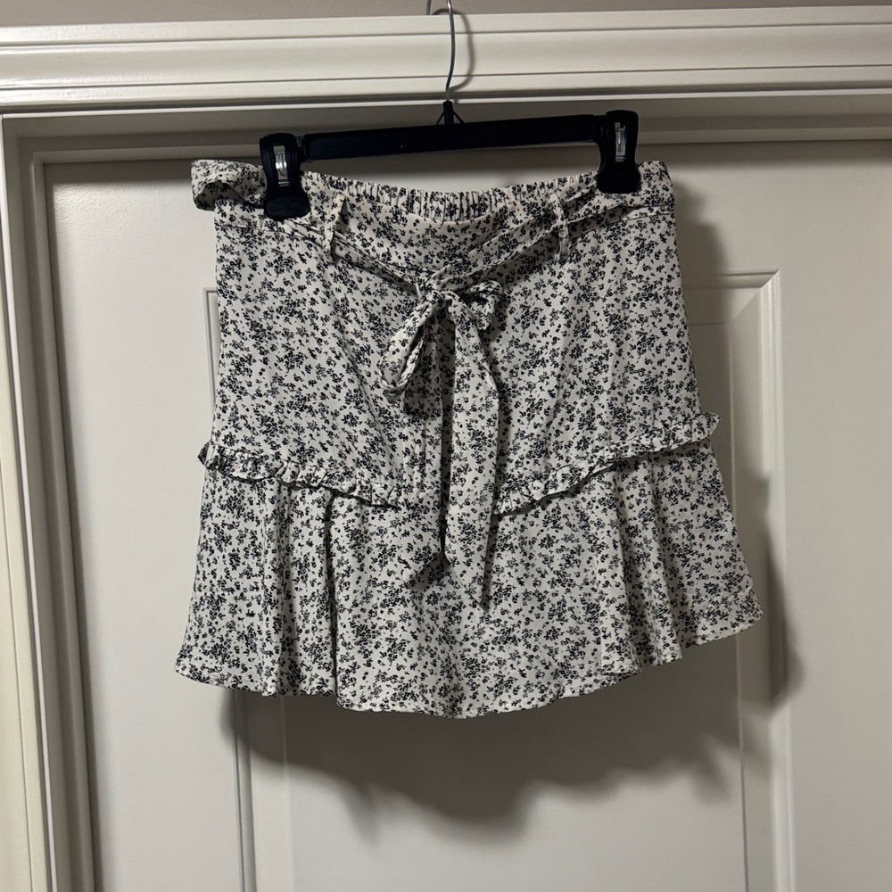 Promesa Black and White Floral Mini Skirt
